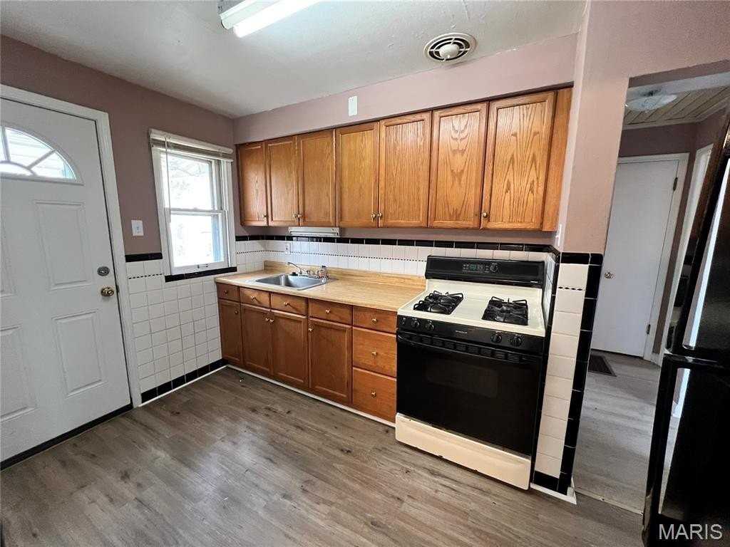 1208 Rapid Dr - Photo 4 of 17