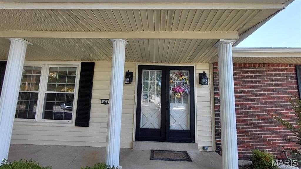 874 Hollyridge Dr - Photo 3 of 32