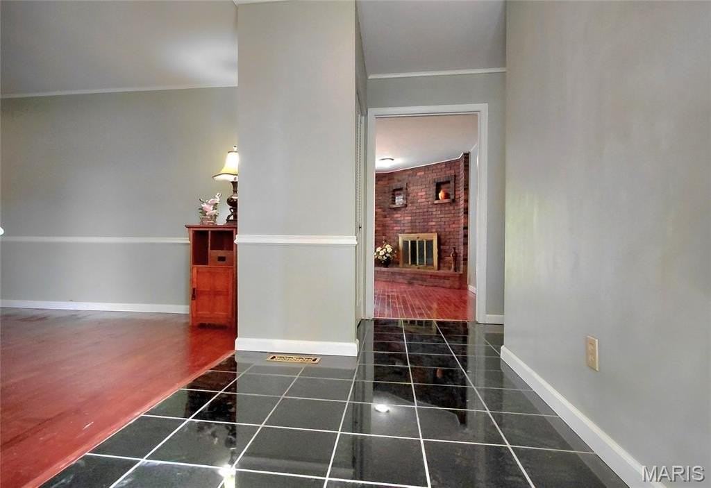 874 Hollyridge Dr - Photo 4 of 32