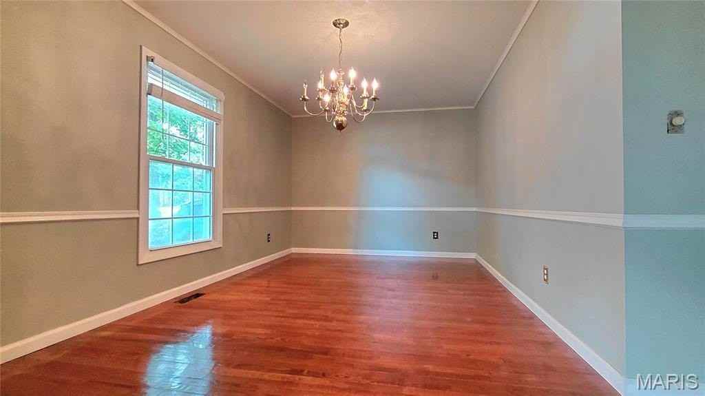 874 Hollyridge Dr - Photo 7 of 32