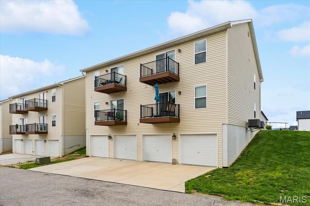 704 Harbor Woods Dr #D - Photo 2 of 29