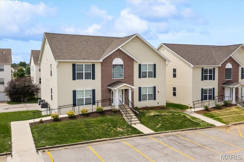 704 Harbor Woods Dr #D - Photo 3 of 29