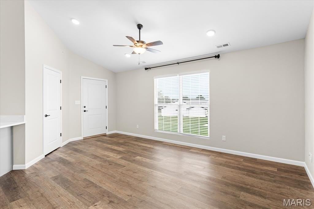 704 Harbor Woods Dr #D - Photo 4 of 29