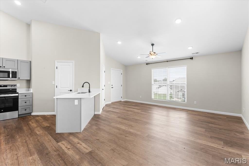 704 Harbor Woods Dr #D - Photo 7 of 29