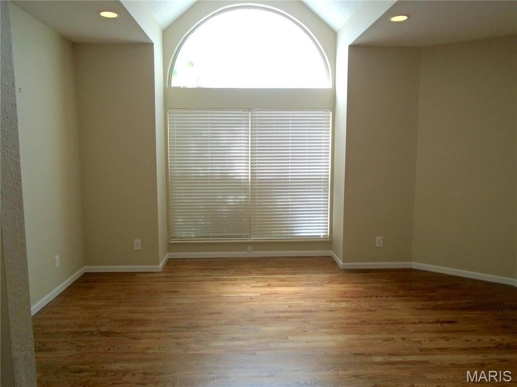 1109 Peachtree Ct - Photo 5 of 28