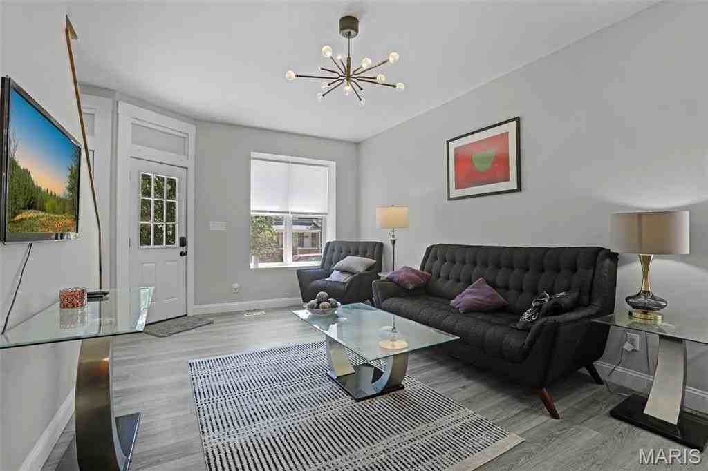 3637 S Compton Ave - Photo 5 of 28