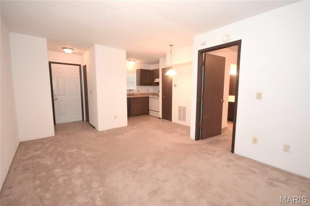 94 Peachtree Ln - Photo 2 of 12