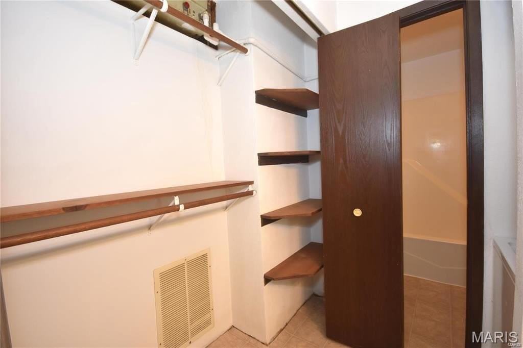 94 Peachtree Ln - Photo 4 of 12