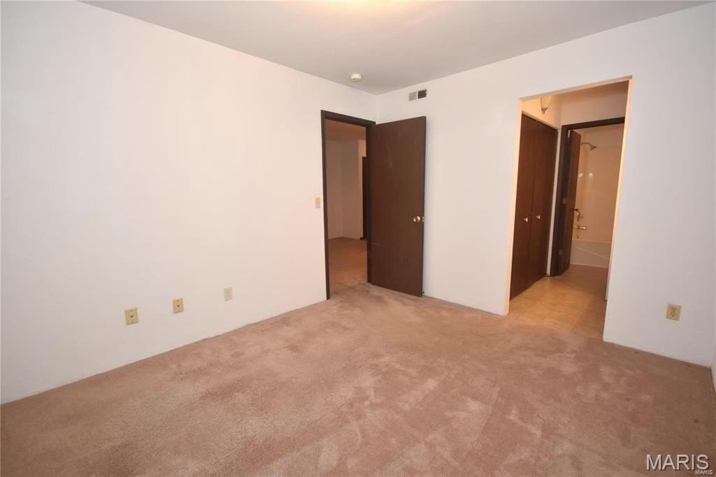 94 Peachtree Ln - Photo 7 of 12