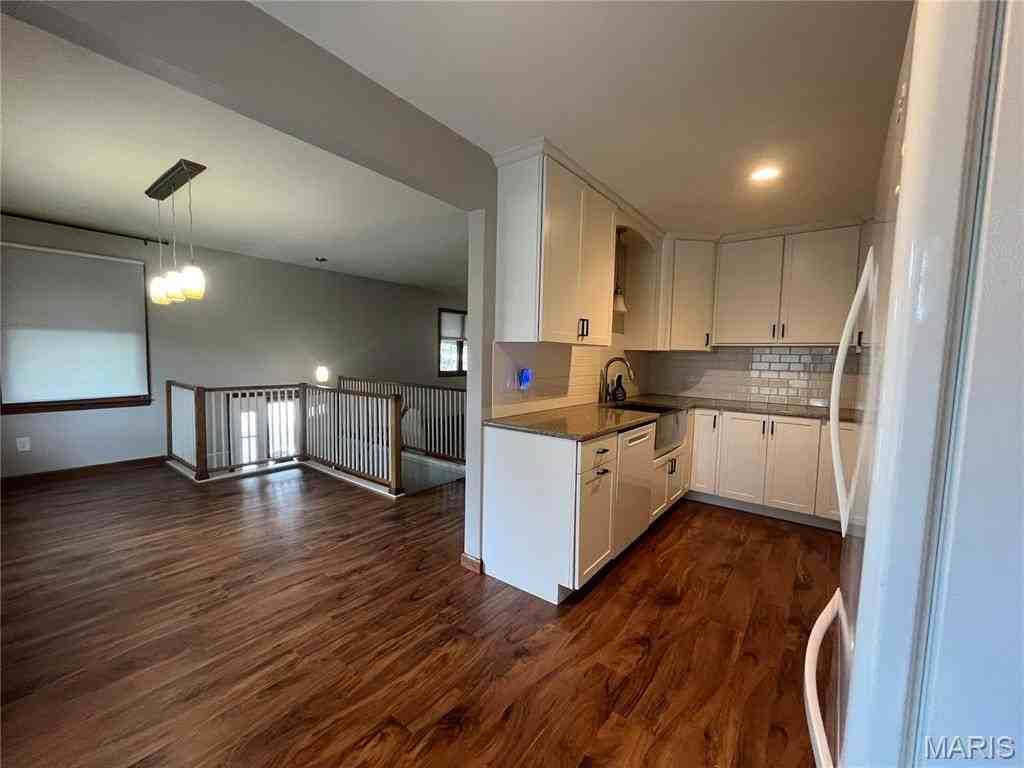 308 Salem St - Photo 6 of 23