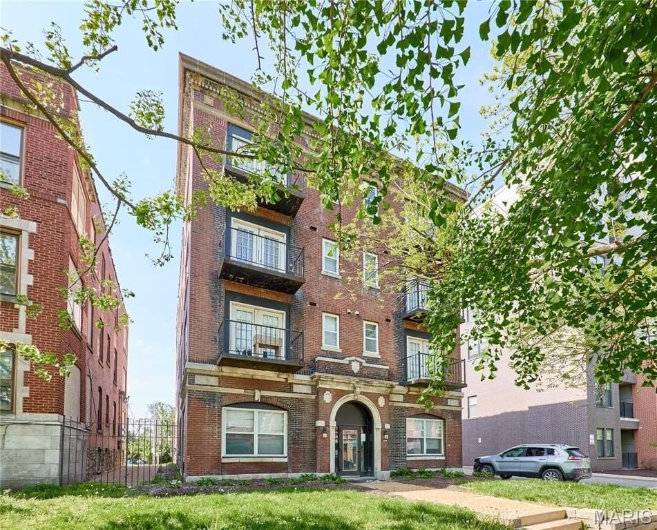 5500 Pershing Ave #32 - Photo 2 of 36