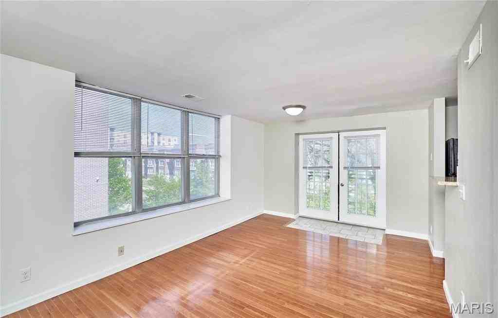 5500 Pershing Ave #32 - Photo 7 of 36