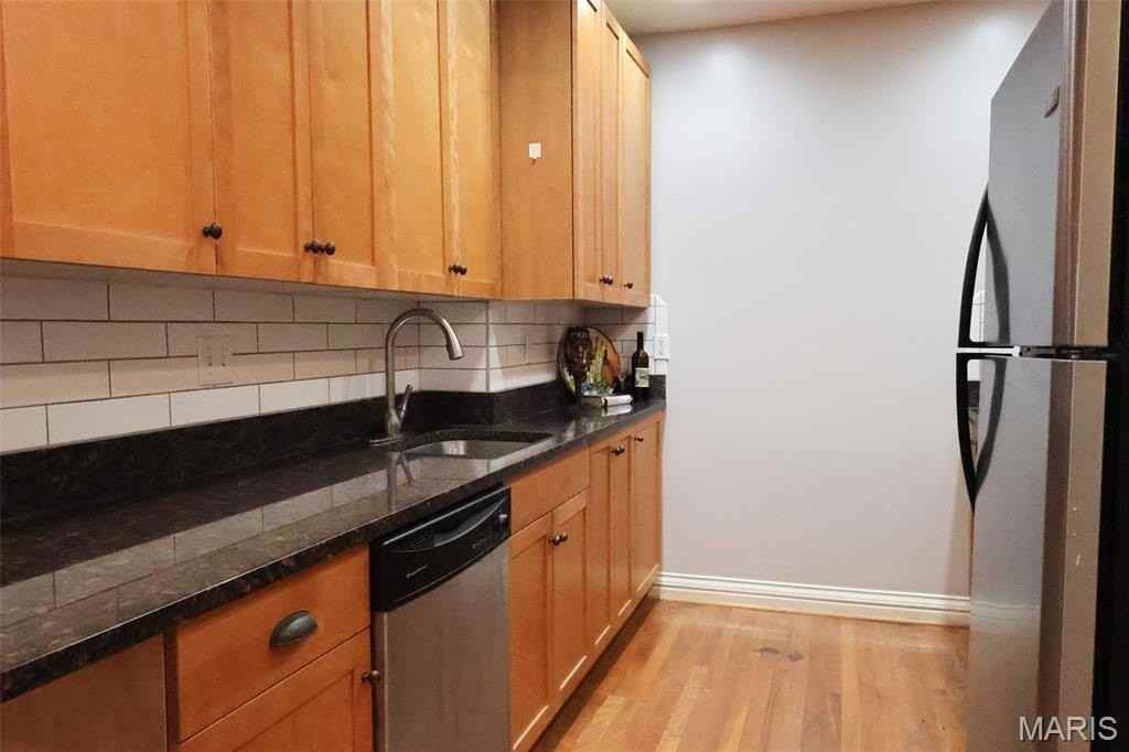 757 Syracuse Ave #2S - Photo 5 of 21