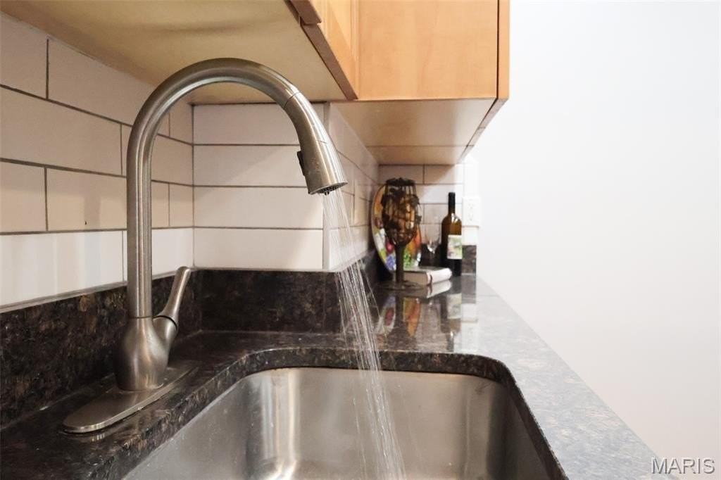 757 Syracuse Ave #2S - Photo 6 of 21