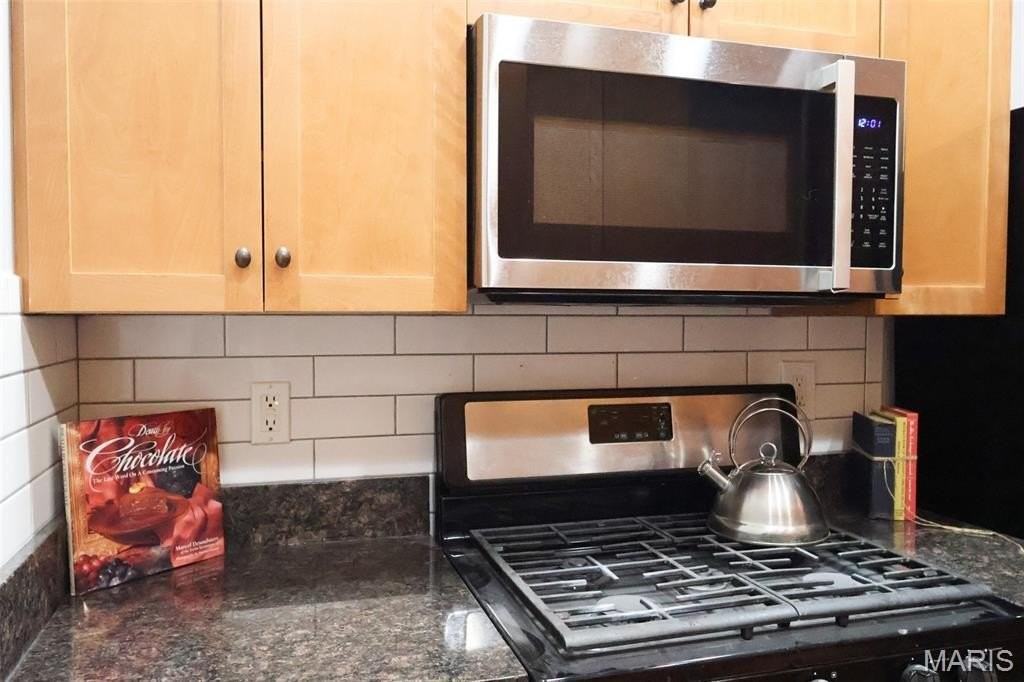 757 Syracuse Ave #2S - Photo 7 of 21