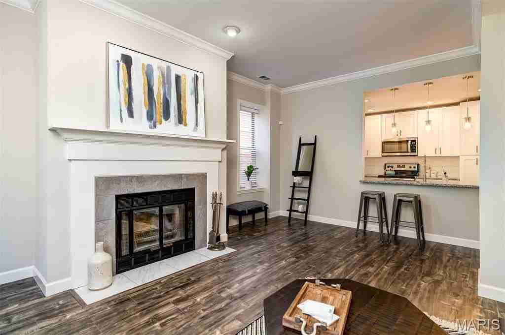 4250 Lindell Blvd #A - Photo 5 of 29