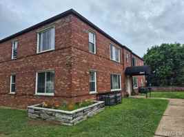 featured image of 3947 Jamieson Ave #2W
