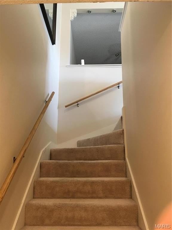 1690 E Swan Cir - Photo 2 of 16