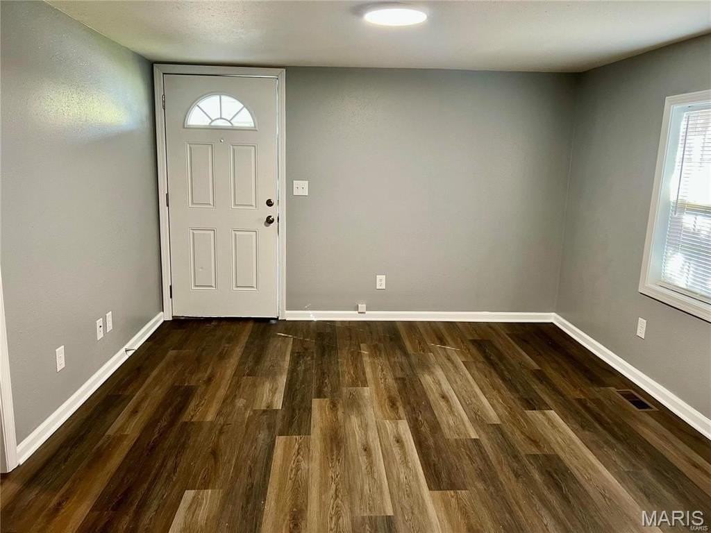 2951 Hillcrest Ave - Photo 2 of 6
