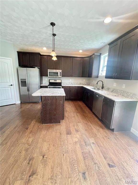 805 Bluff Ridge Ln - Photo 7 of 27