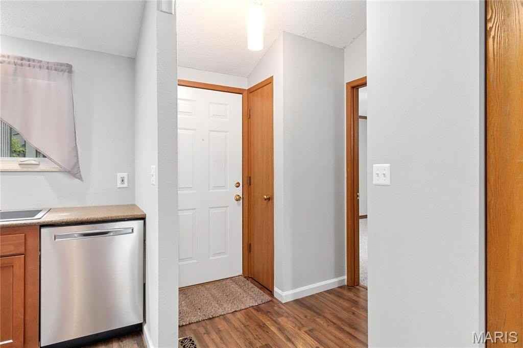1107 Woodgate Dr - Photo 2 of 27