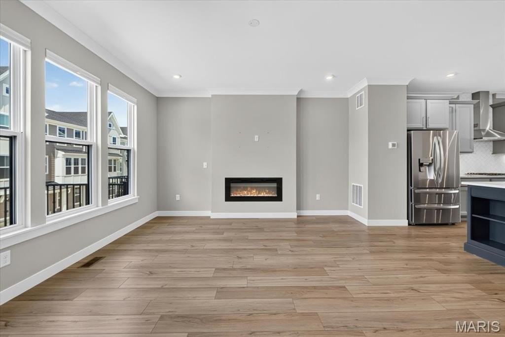 8933 Eager Rd - Photo 4 of 33