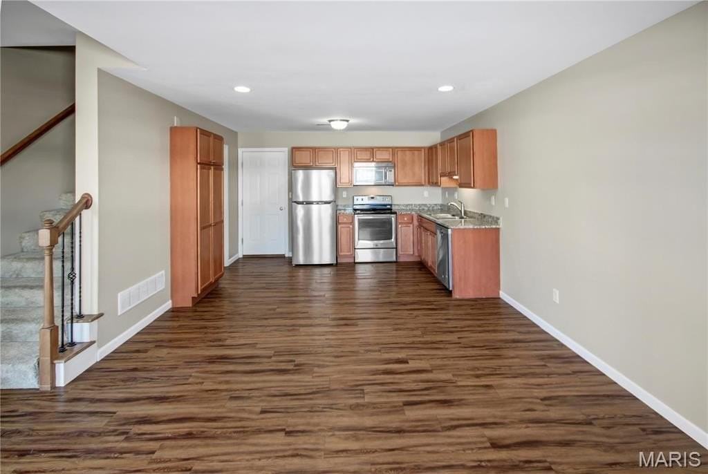 302 Starwood Dr - Photo 3 of 21