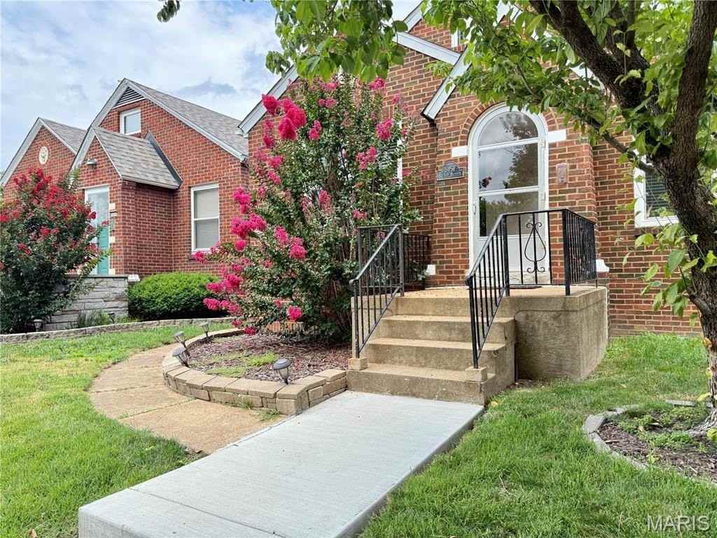 5457 Robert Ave - Photo 2 of 41