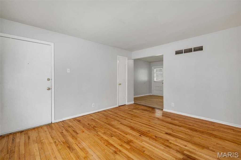 249 Chambers Rd - Photo 7 of 45