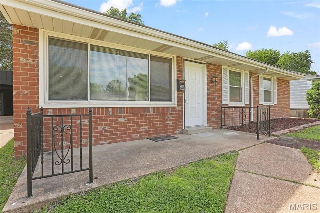 4144 Davis St - Photo 2 of 26
