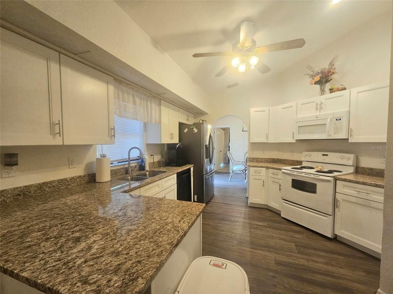 1011 Tropical Ave Nw - Photo 3 of 35