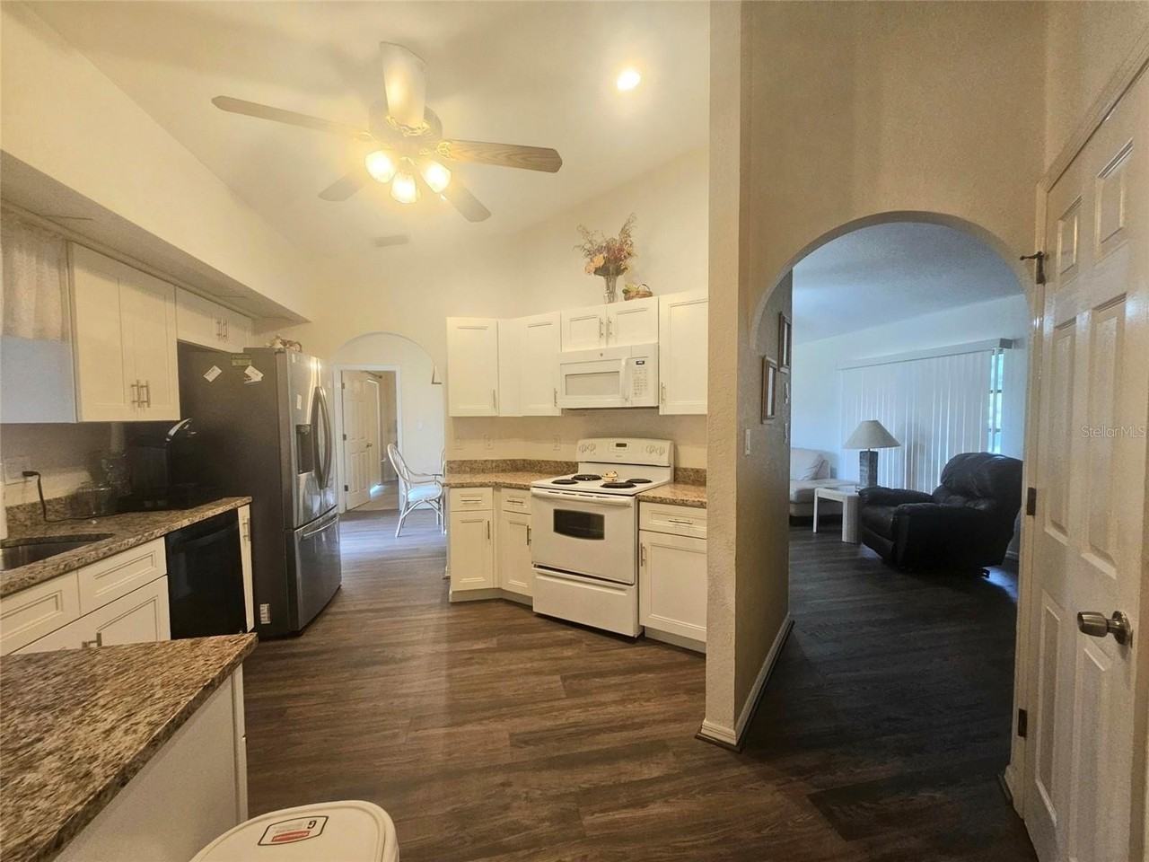 1011 Tropical Ave Nw - Photo 5 of 35