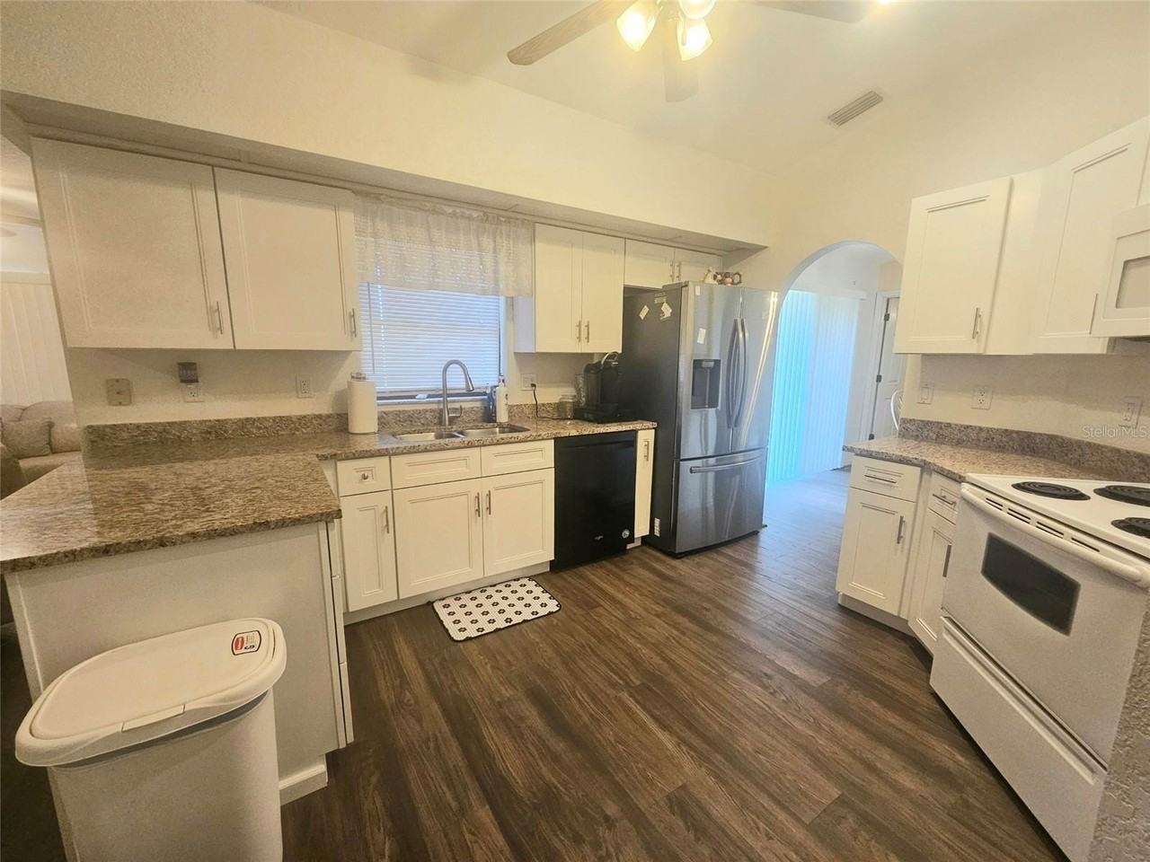 1011 Tropical Ave Nw - Photo 6 of 35