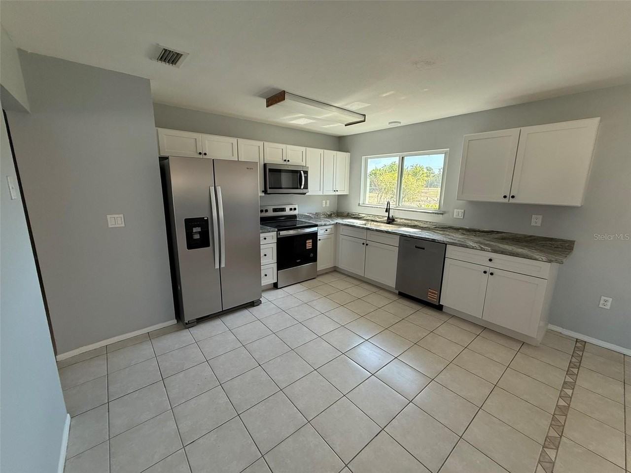 3236 Montclair Cir - Photo 6 of 19