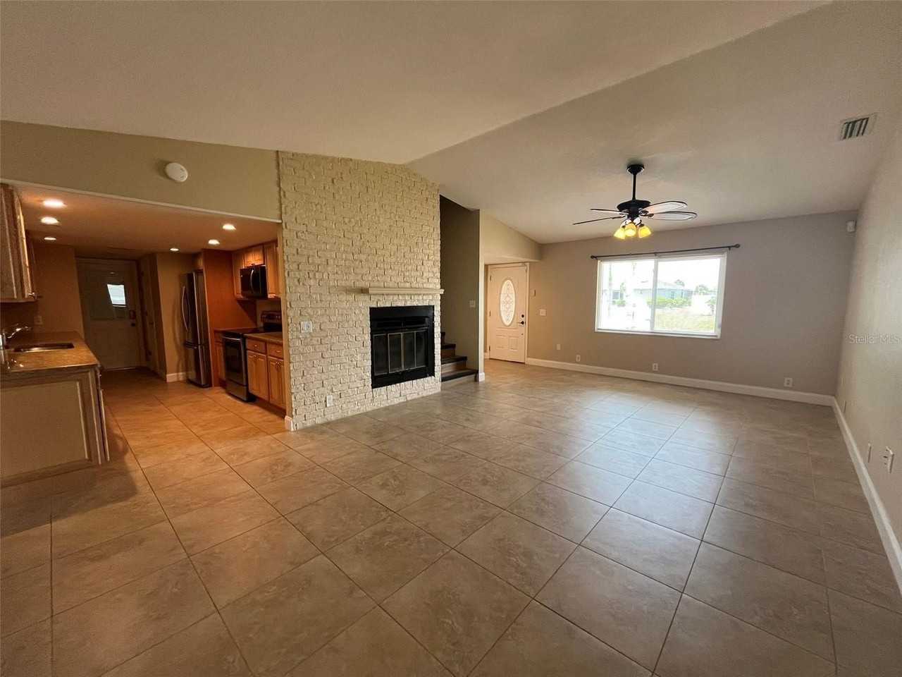 671 Spring Lake Blvd - Photo 3 of 19