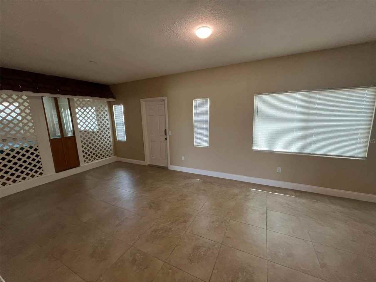 671 Spring Lake Blvd - Photo 7 of 19