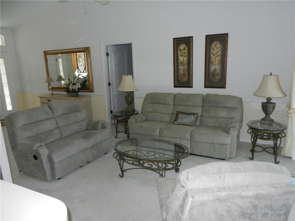 589 Rotonda Cir - Photo 4 of 25