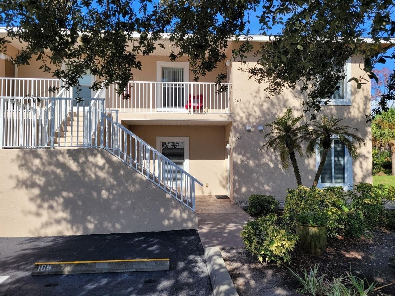 9550 Fiddlers Green Cir #105