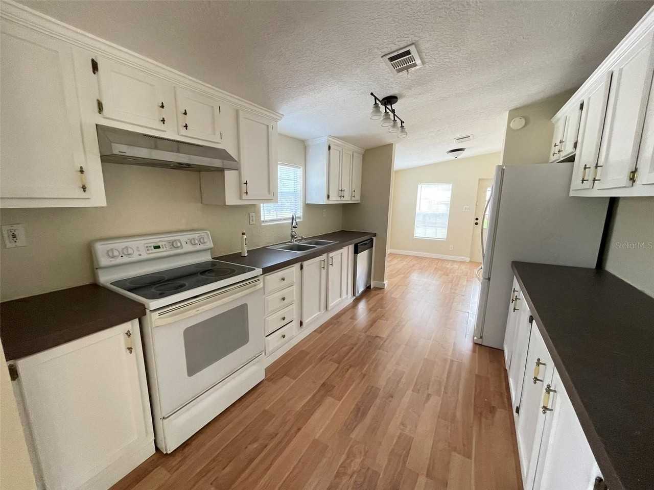 13716 Ne County Road 1471 - Photo 2 of 12