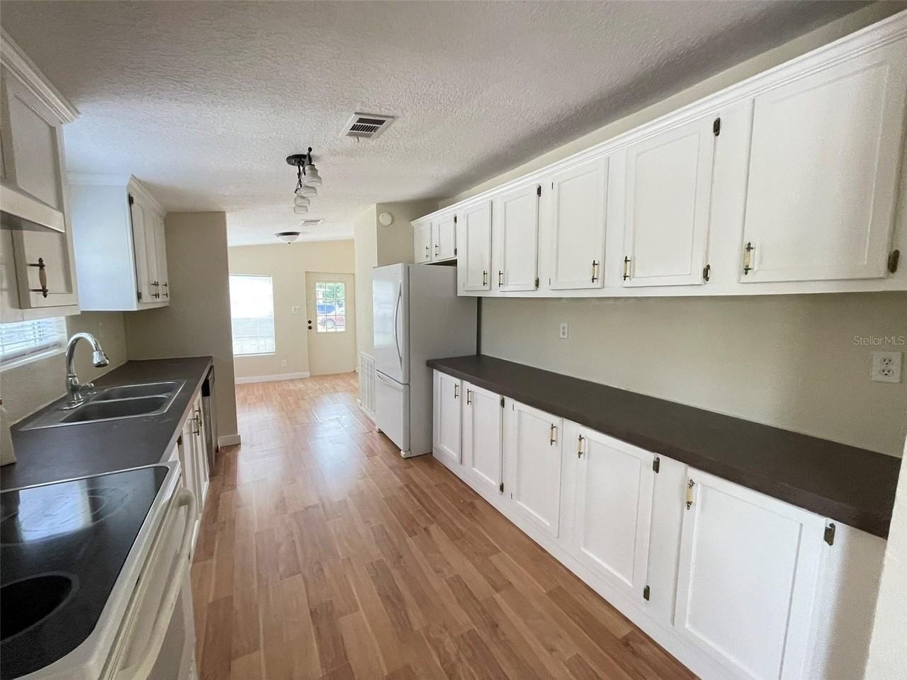 13716 Ne County Road 1471 - Photo 3 of 12