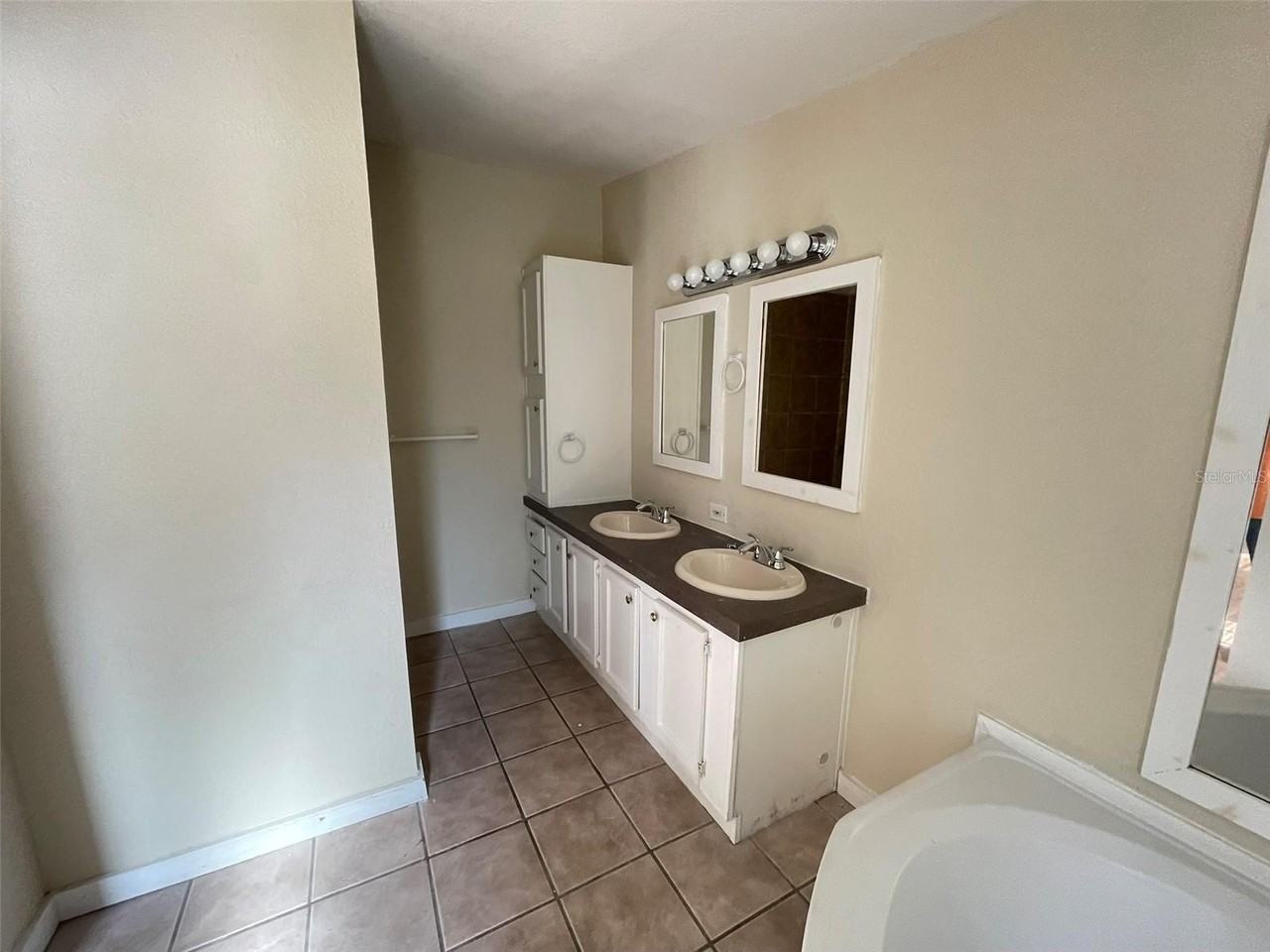 13716 Ne County Road 1471 - Photo 7 of 12