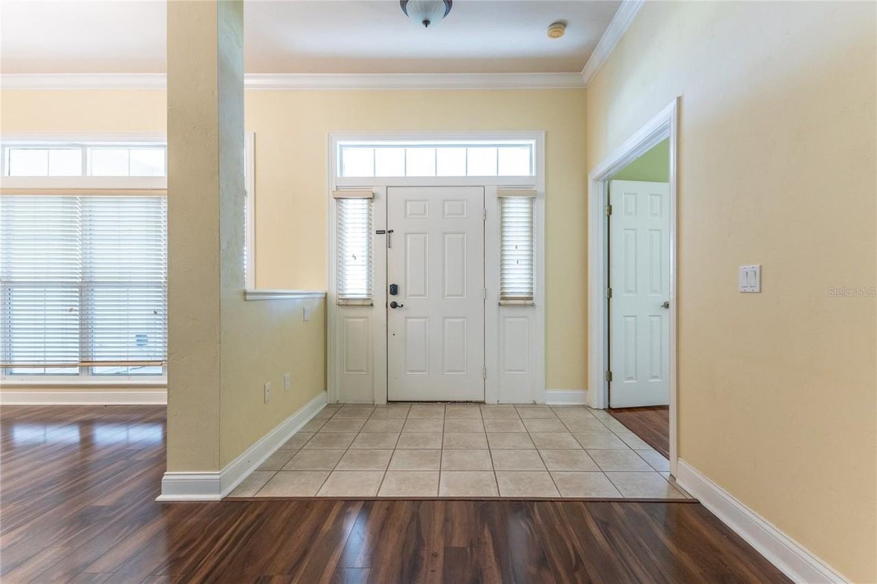 2429 Nw 93rd St - Photo 4 of 50