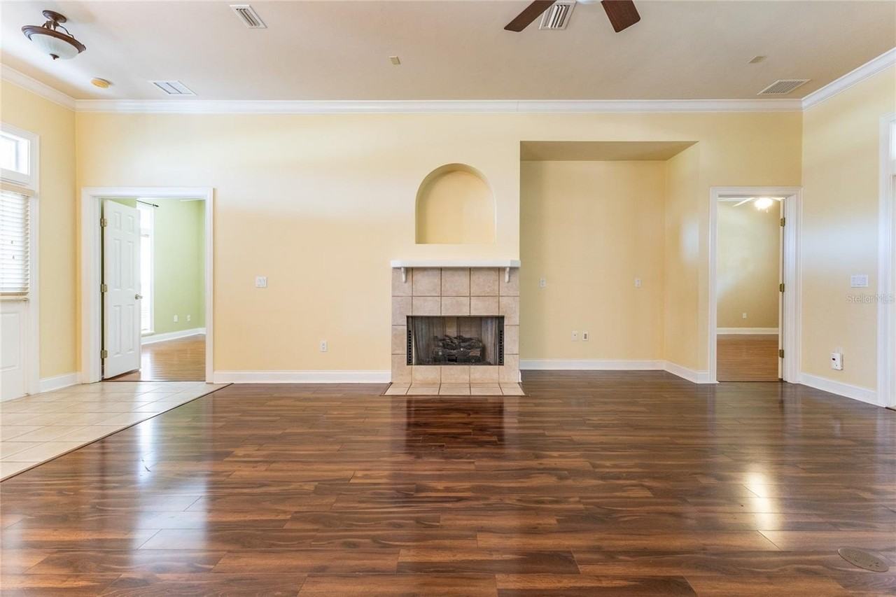 2429 Nw 93rd St - Photo 7 of 50