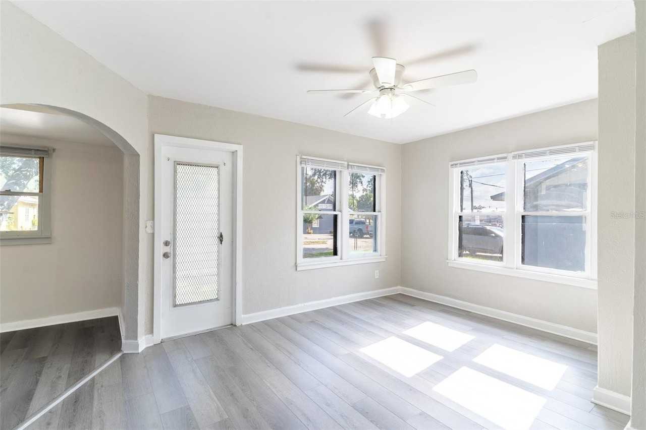 106 Avenue D Sw - Photo 2 of 21