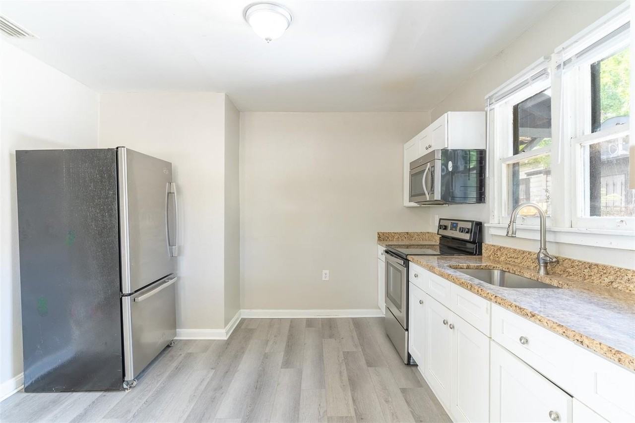 106 Avenue D Sw - Photo 3 of 21
