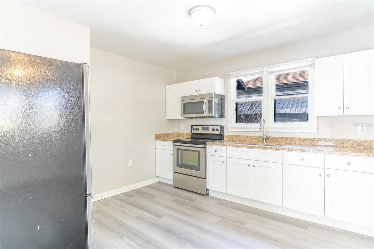 106 Avenue D Sw - Photo 4 of 21