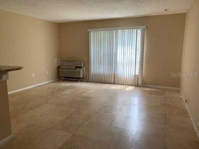 120 W America St #7 - Photo 2 of 11