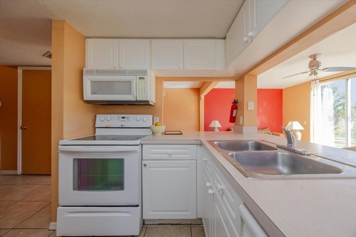 203 Coco Plum Dr - Photo 4 of 25