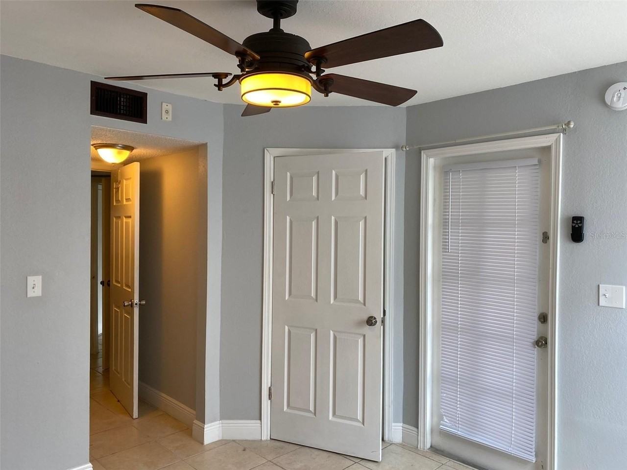 1916 Lake Atriums Cir #28 - Photo 7 of 13