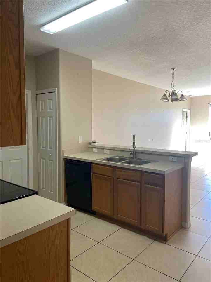 628 Madina Cir - Photo 4 of 15